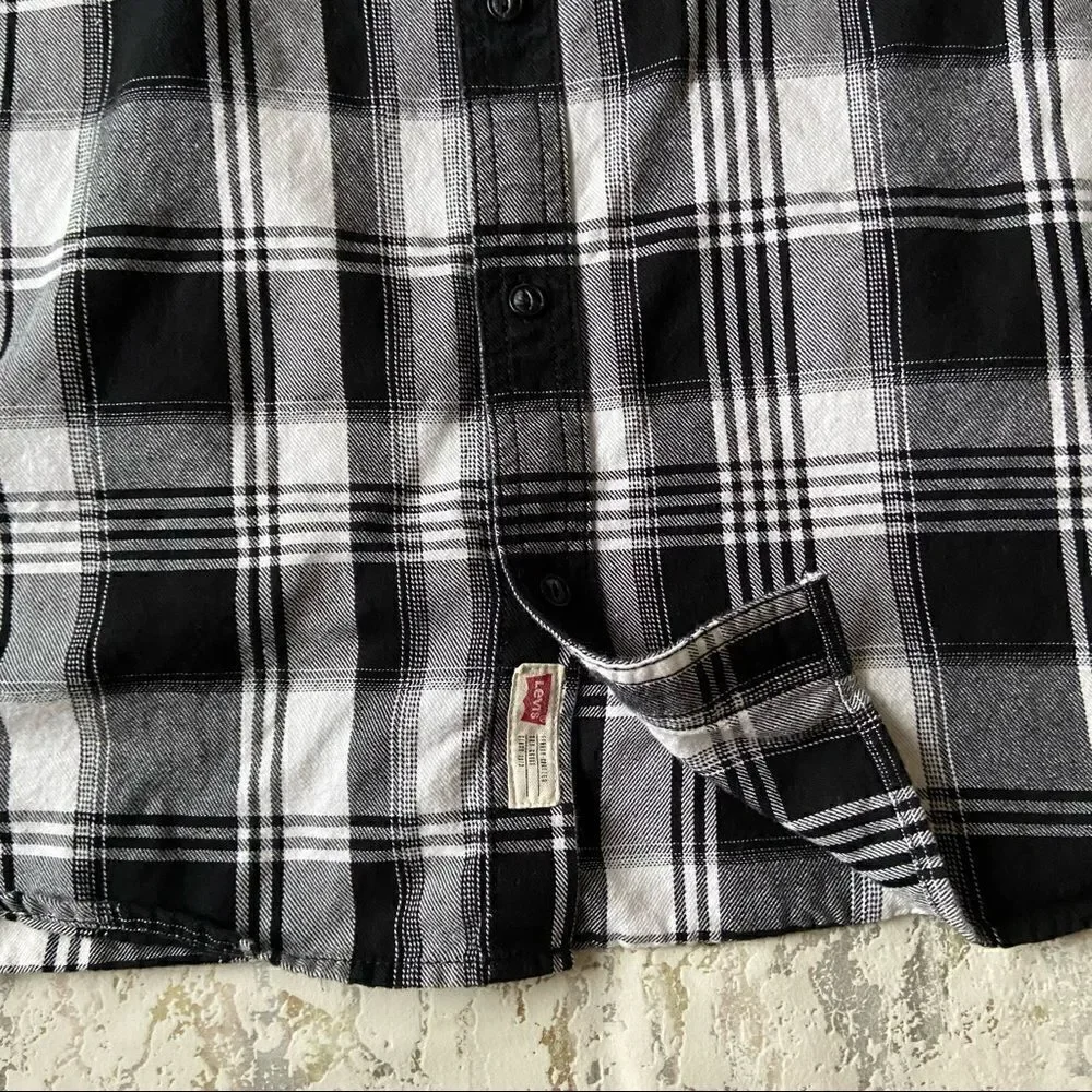 Levi’s Buffalo Check Plaid Button Down